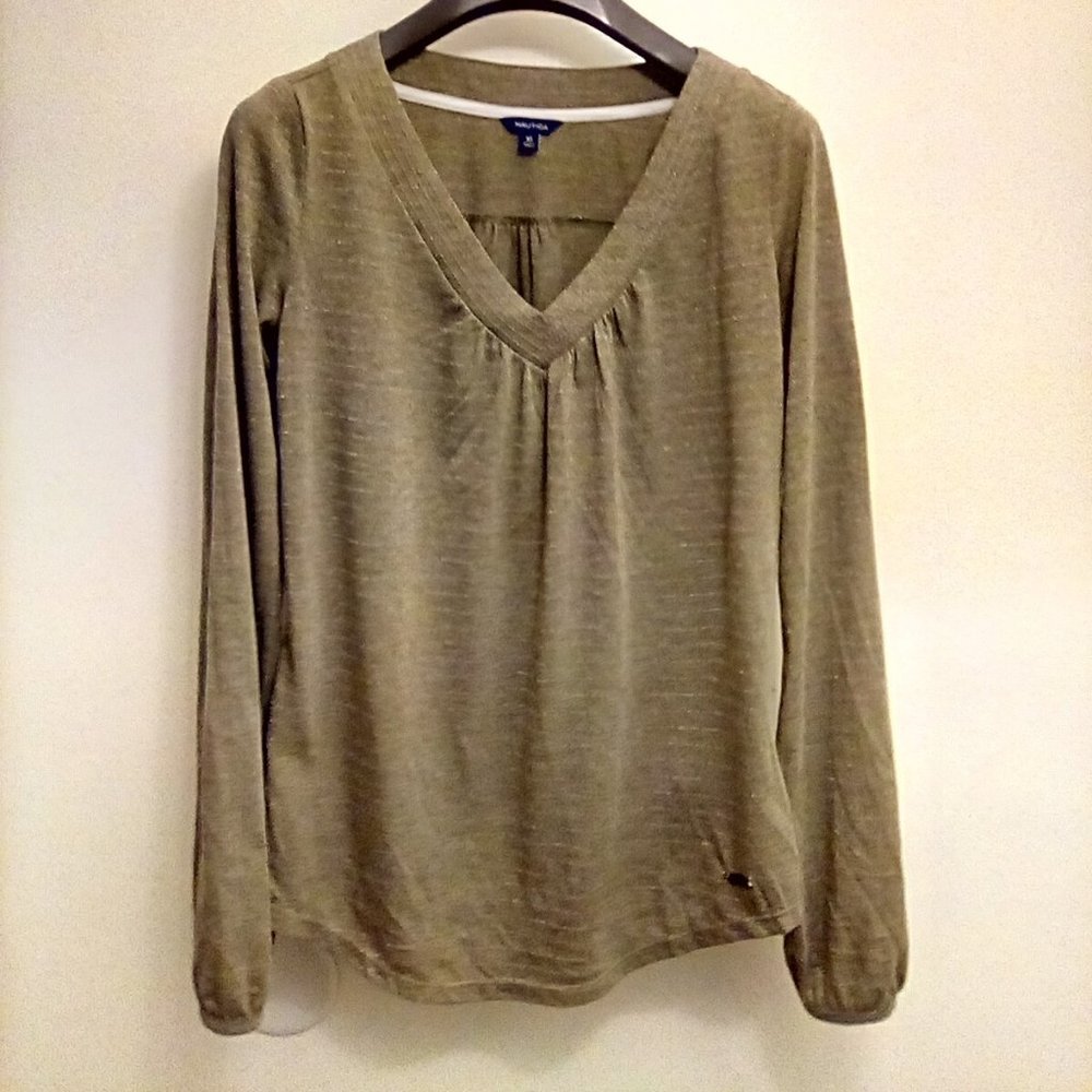 V neck long sleeve top